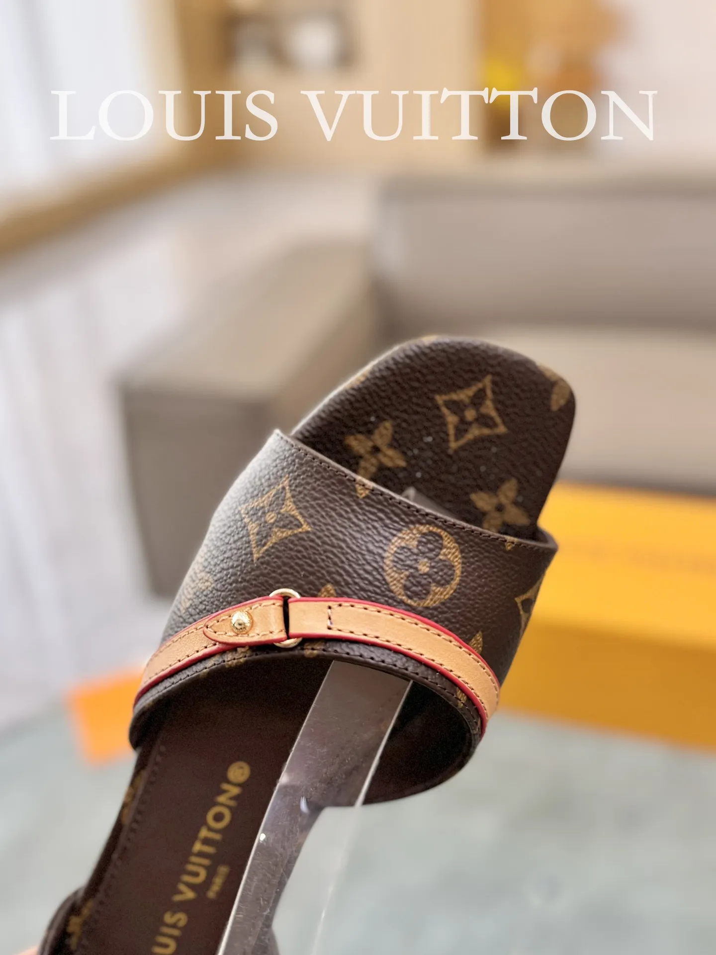 👟👟Ex-factory price 620👟👟 👟👟The top version of LV Lujia 24/denim jeans are so beautiful. I rarely make Lv family items, but I really can’t refuse this pair of kittens! I purchased the original version and developed it with care. The heels are custom molded. The brown leather with presbyopic denim is so brilliant! The perfect kitten heel, which is just right, is high-end, classic, sexy and comfortable. It is a must-have item that can give you full marks as a summer shoe! Sandals 5cm and 9cm/hollow sandals/ballet shoes 🔜3 items ✅Upper: Denim denim ✅Inner: original customized cowhide ✅Outsole: Italian genuine leather outsole ✅Number of yards: 35-41 (40.41 customization is not returnable) ✅Packaging: full set of exquisite packaging